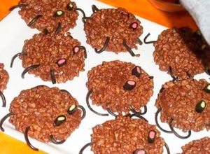 Foto di Ragni di riso soffiato al cioccolato