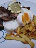 "Entrecosto com Batatas Arroz e ovo escalfado"