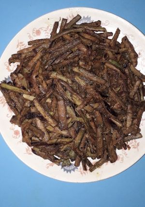কচুর লতির ঝাল (kochur lotir jhaal recipe in Bengali) রেসিপির প্রধান ছবি