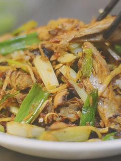 家常快炒∣薑絲炒鰹魚 酸鮮好下飯 的食譜成品照片