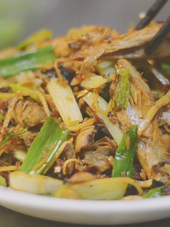 家常快炒∣薑絲炒鰹魚 酸鮮好下飯 的食譜成品照片
