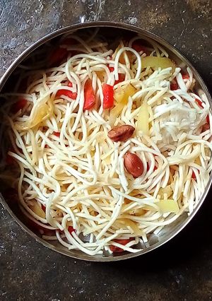 ভেজ চাউমিন (Veg chow mein recipe in bengali) রেসিপির প্রধান ছবি