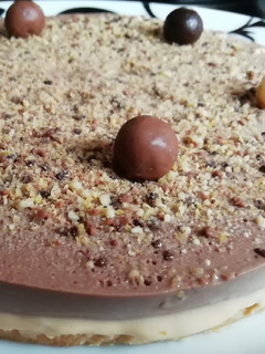 Una foto de Tarta dulce de leche con chocolate y crocantis 3 chocolate