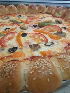 صورة لوصفة بيتزا محشية الاطراف