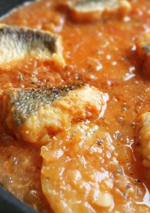 Foto principal de Cazuela de merluza y patatas en salsa de azafrán