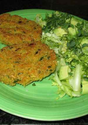 Foto principal de Discos de quinua con ensalada - veggie