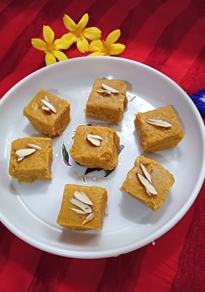 મોહનથાળ (Mohanthal Recipe In Gujarati) રેસીપી મુખ્ય ફોટો