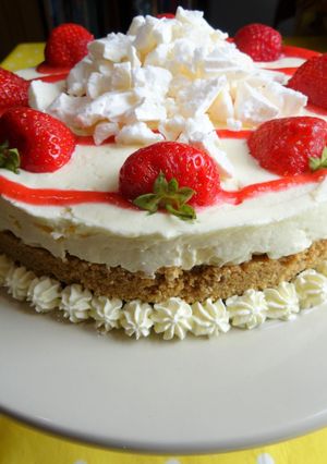 A picture of Eton Mess Cheesecake.