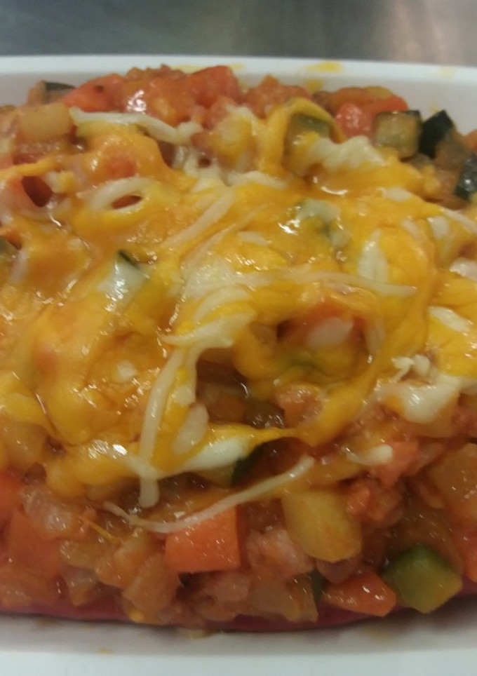 Una foto de Pimientos rellenos🌶🍅🧀🍷