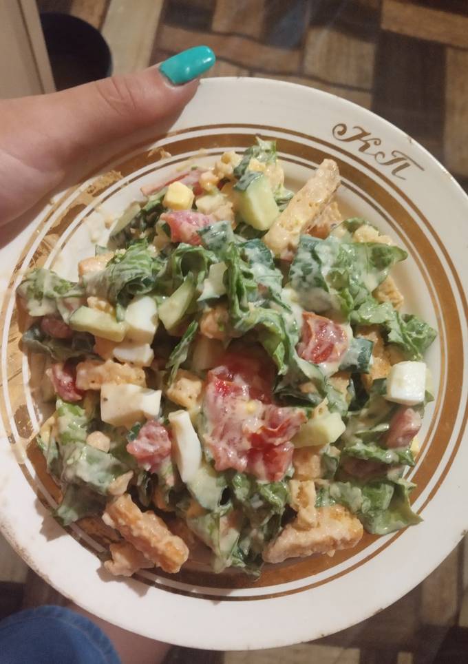 Салат 🥗 з сухарями і салатом