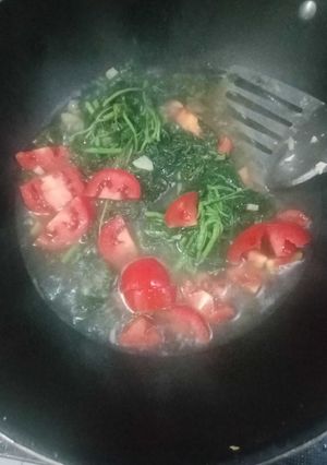 Foto resep Bayam Kuah Tomat Telur