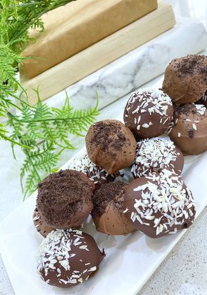 A picture of Truffles cheesecake.