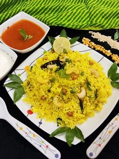 લેમન રાઈસ (Lemon Rice Recipe In Gujarati) રેસીપી મુખ્ય ફોટો