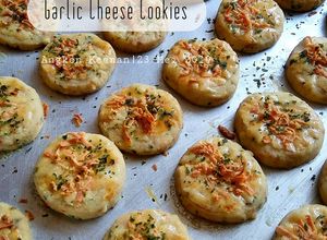 Foto resep Garlic Cheese Cookies (Eggless)