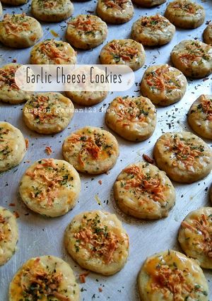 Foto resep Garlic Cheese Cookies (Eggless)