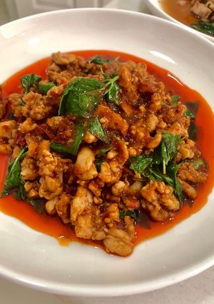 รูปของ พริกแกงไก่สับใบโหระพา