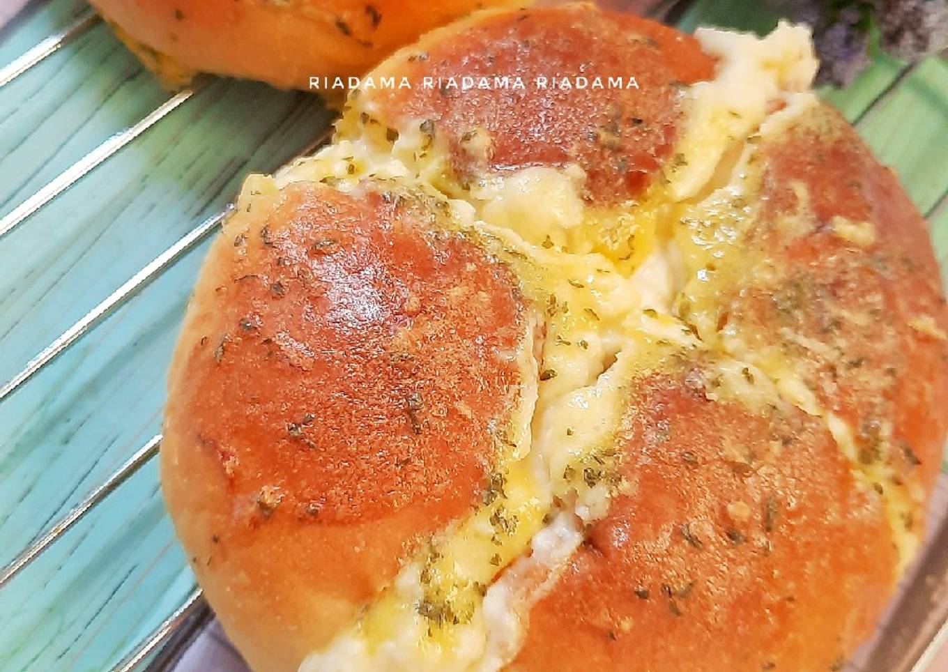 Korean Cheese Garlic Bread