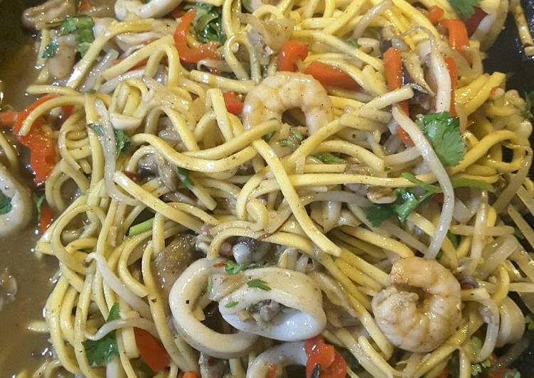Recipe of Speedy Thai style seafood with noodles