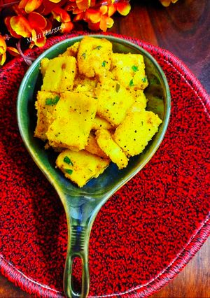 इंस्टेंट मसाला सूजी ढोकला रेसिपी मुख्य फोटो