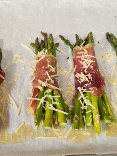 A picture of Prosciutto wrapped roasted asparagus.