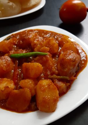 টমেটো আলু কারি(tomato aloo curry recipe in Bengali) রেসিপির প্রধান ছবি
