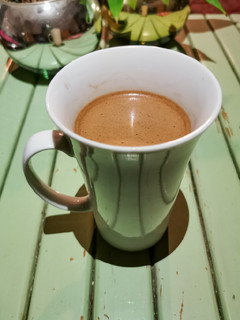 Una foto de Chocolate caliente con vainilla y maple
