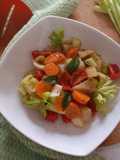 Insalata di patate sedano e carote cotte a vapore
