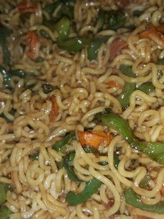 صورة لوصفة اندومي بالخضار مقليه🍝