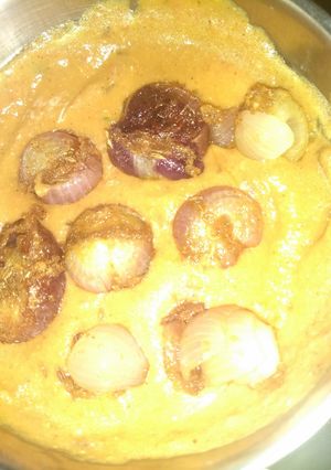 A picture of Stuffed onion with gravy--.