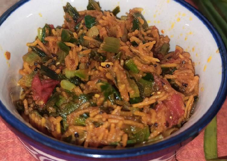 Simple Way to Make Any-night-of-the-week Kathiyawadi style sev aur hare payaj ki sabji