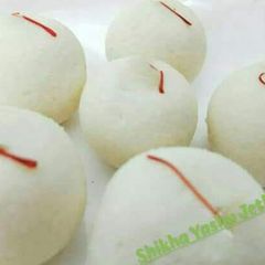 Bengali Sandesh/ Rashogulla A picture of Bengali Sandesh/ Rashogulla.