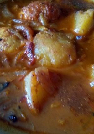 A picture of Egg curry.