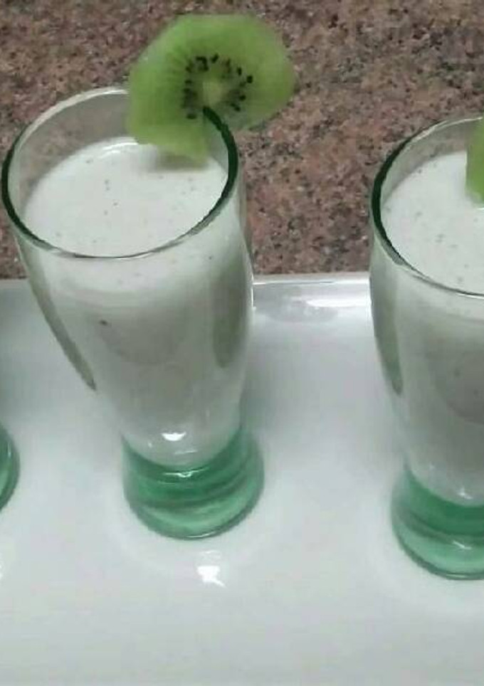 Una foto de Batido de kiwis y plátano