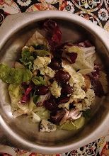 Una foto de Ensalada con uvas y queso gorgonzola