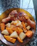Pollo con papas y boniatos panaderos