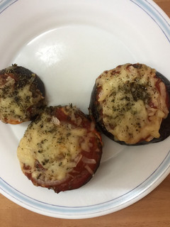 Una foto de Berenjenas con queso al horno (estilo pizza) receta fácil y rápida