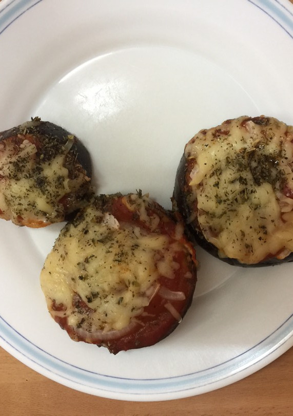 Una foto de Berenjenas con queso al horno (estilo pizza) receta fácil y rápida