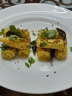 ખાંડવી (Khandvi Recipe in Gujarati) રેસીપી મુખ્ય ફોટો