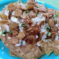 A picture of Aloo Papdi chat.