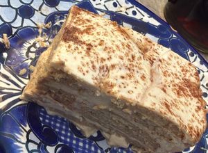 Una foto de Tiramisú con Licor de Almendras y Chocolate Abuelita