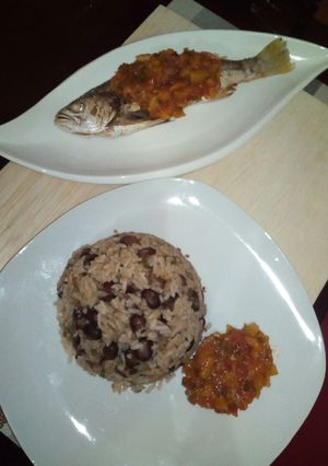 Una foto de Moros en crema y corvina en salsa de durazno 😋