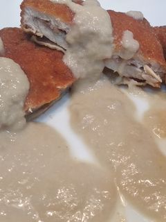 Una foto de Cachopo de cerdo con champiñones