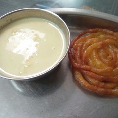 A picture of Vanilla Rabdi With Kesari Jalebi.