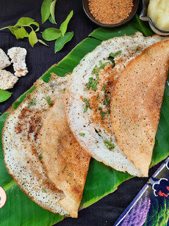 ઘી રોસ્ટ ઢોંસા (Ghee Roast Dosa Recipe In Gujarati) રેસીપી મુખ્ય ફોટો