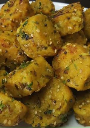 दूधी की मुठिया (Dudhi ki Muthiya in Hindi) रेसिपी मुख्य फोटो