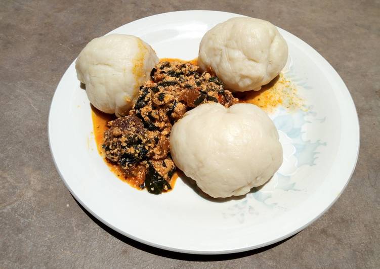 Tasty And Delicious of Pounded yam and bitter leaf soup