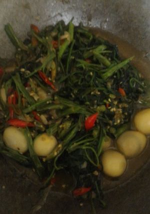 Foto resep Cah Kangkung Telur Puyuh