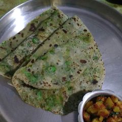 A picture of Thepla.
