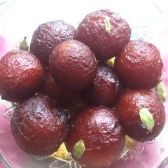 A picture of GULAB JAMUN street style.