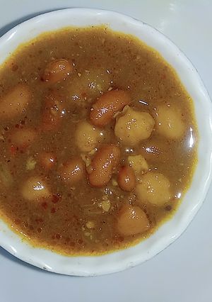 छोला राजमा मिक्स सब्जी (chole rajma mix sabzi recipe in Hindi) रेसिपी मुख्य फोटो